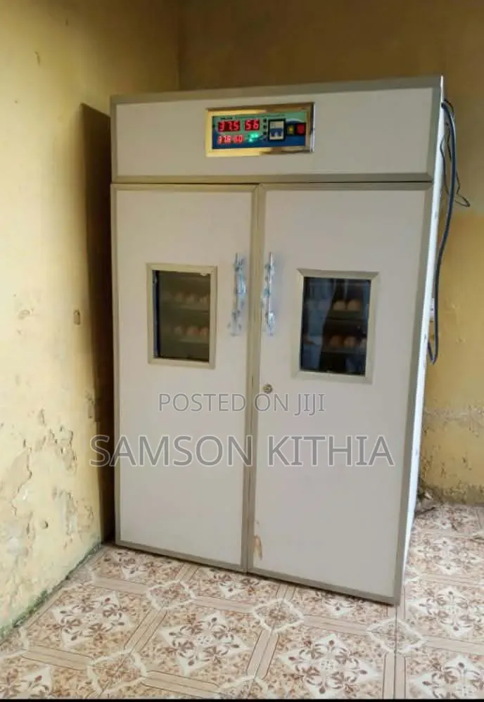 1056 Egg Incubator