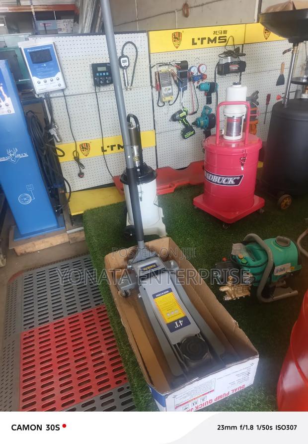 Roadbuck 4T Floor Jack - main view