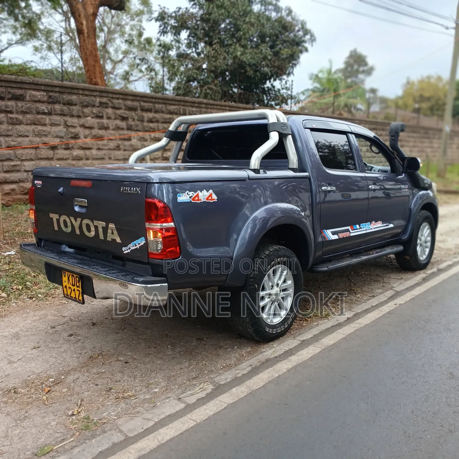Toyota Hilux 2014 Blue