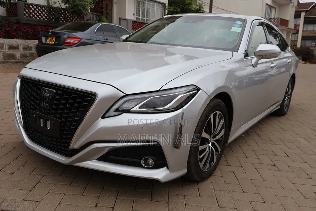 Toyota Crown 2019 Silver