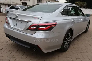 Toyota Crown 2019 Silver