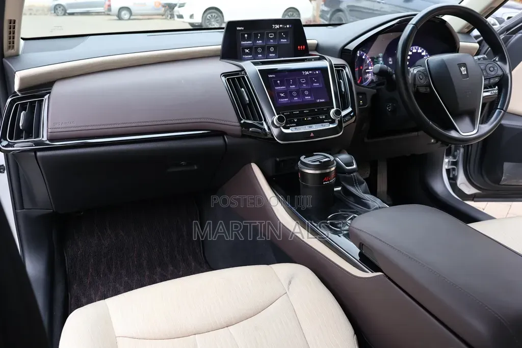 Toyota Crown 2019 Silver
