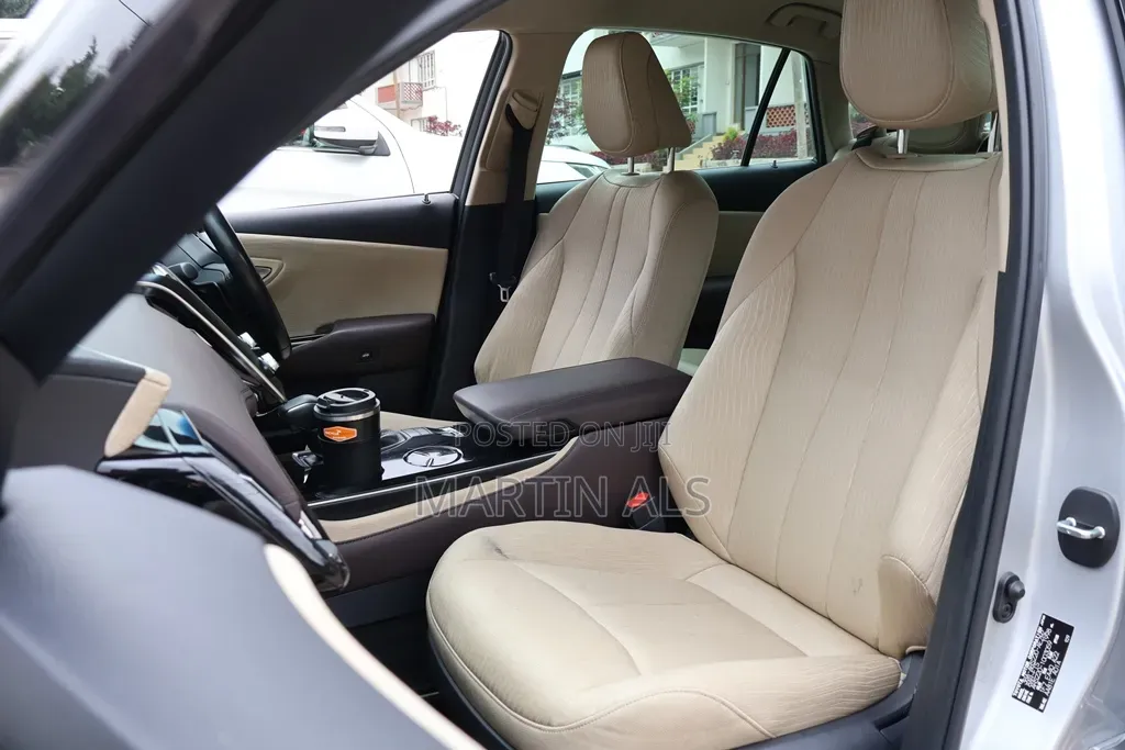 Toyota Crown 2019 Silver