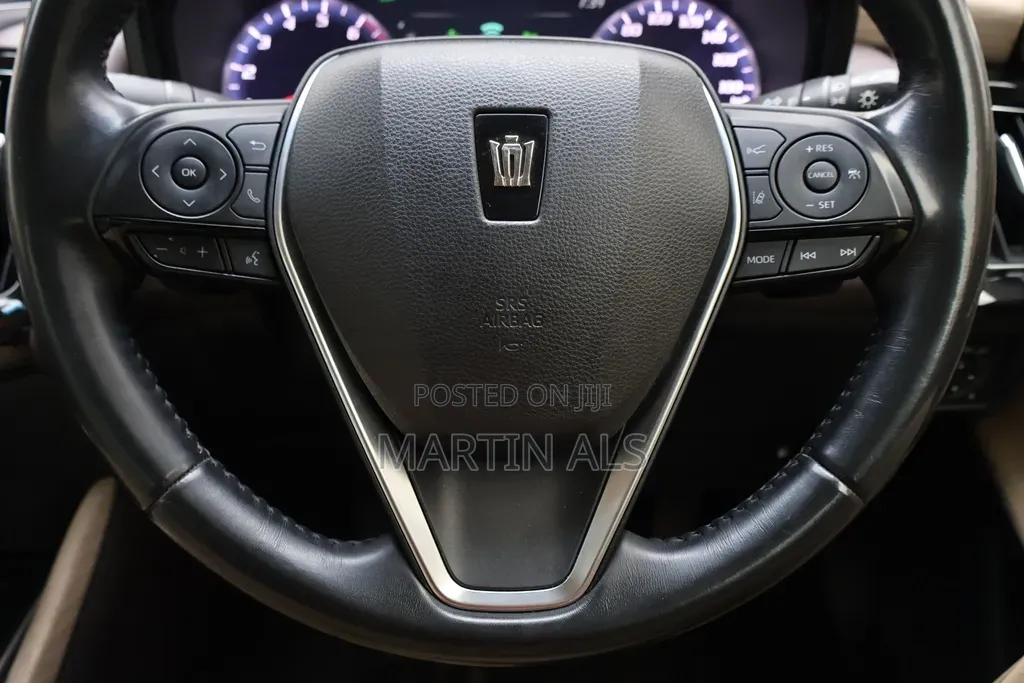 Toyota Crown 2019 Silver