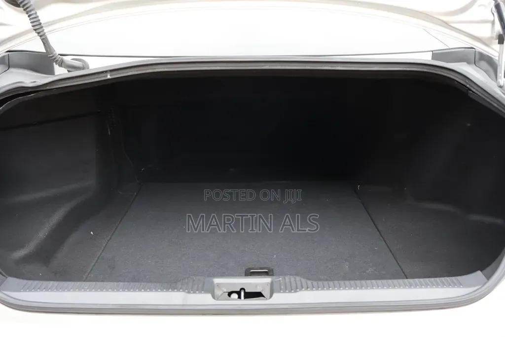 Toyota Crown 2019 Silver