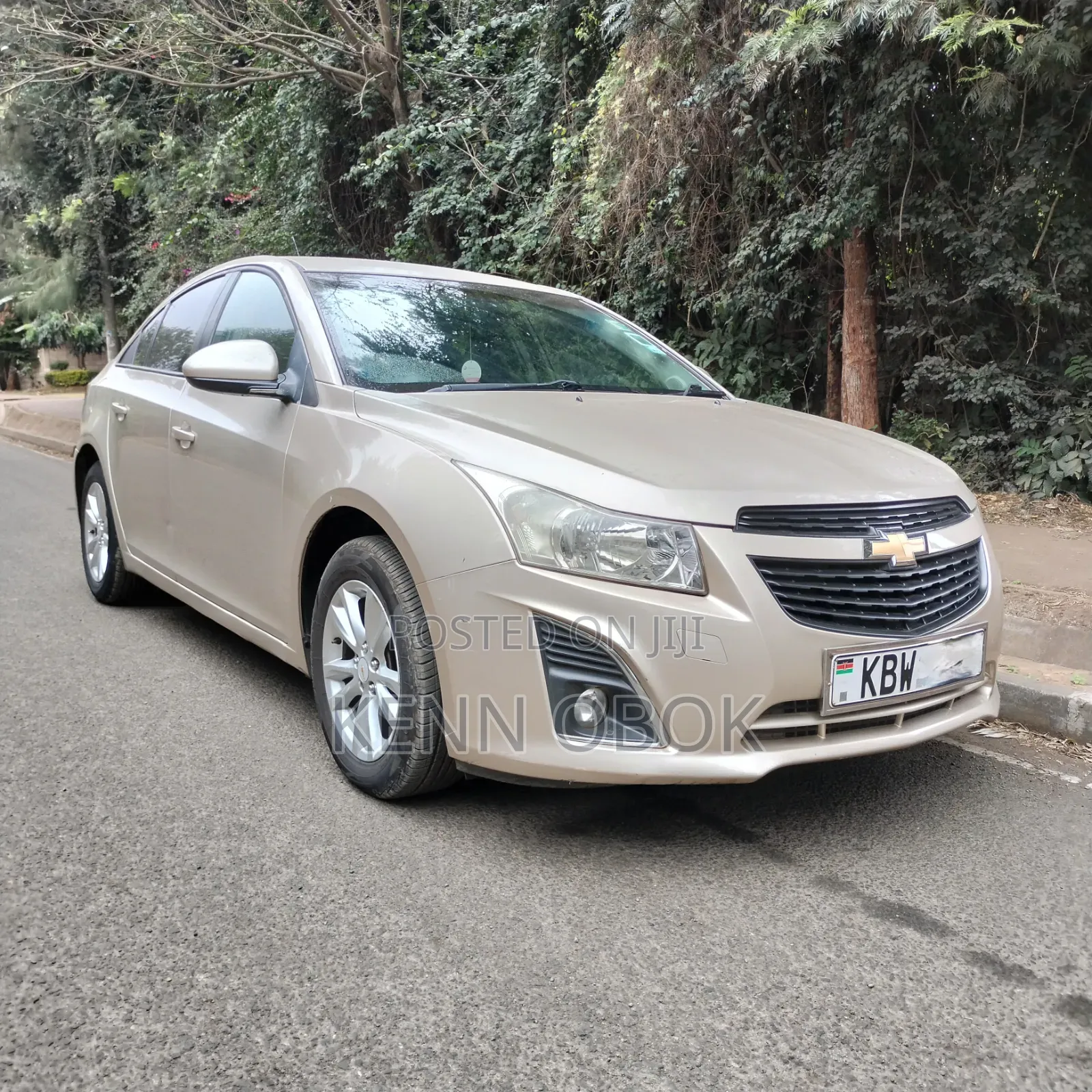 Chevrolet Cruze 1.6 Hatchback 2012 Gold