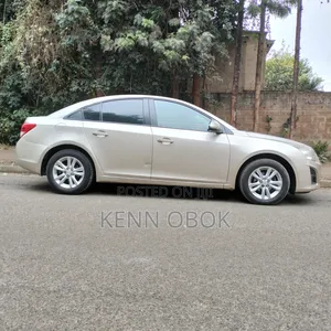 Chevrolet Cruze 1.6 Hatchback 2012 Gold
