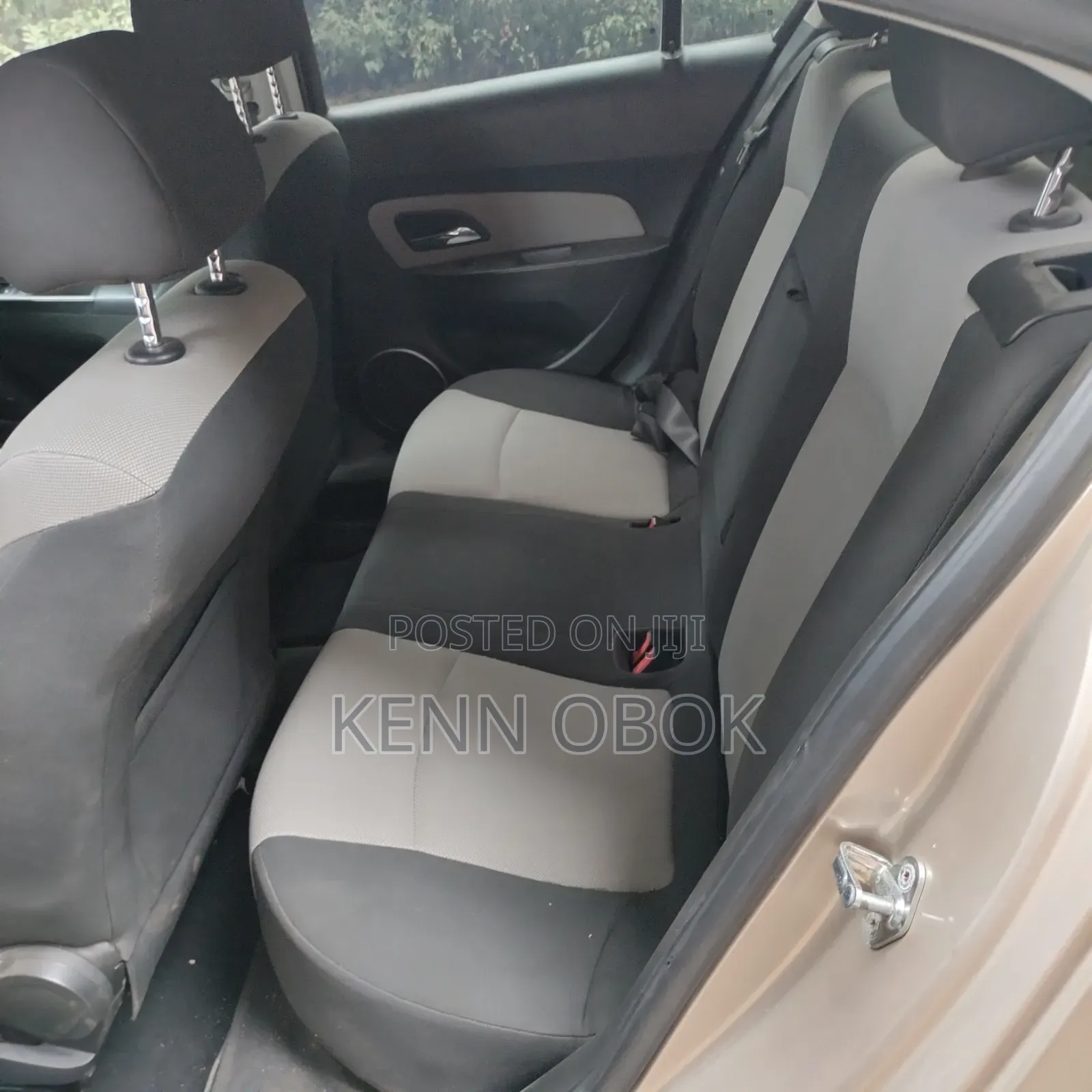 Chevrolet Cruze 1.6 Hatchback 2012 Gold