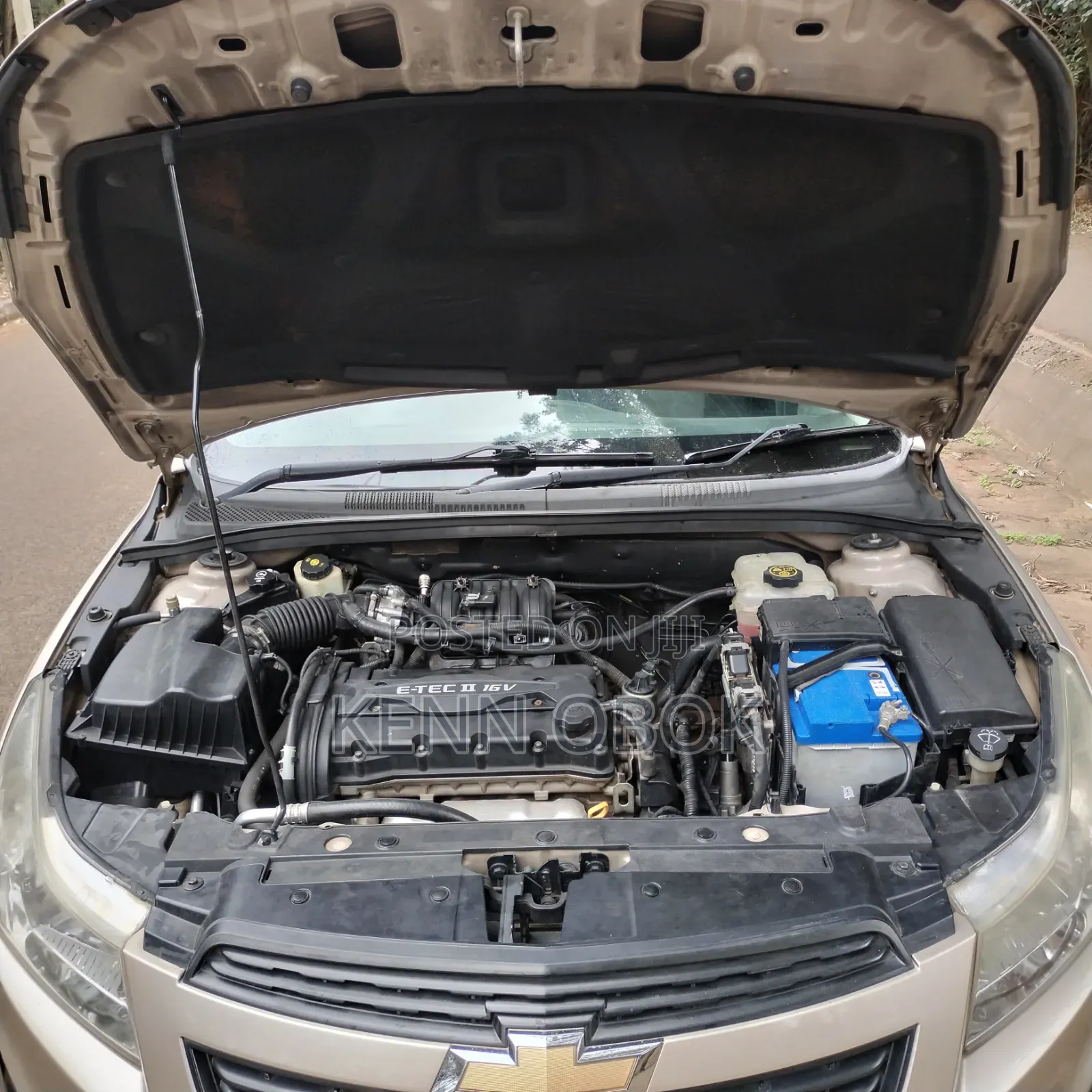 Chevrolet Cruze 1.6 Hatchback 2012 Gold