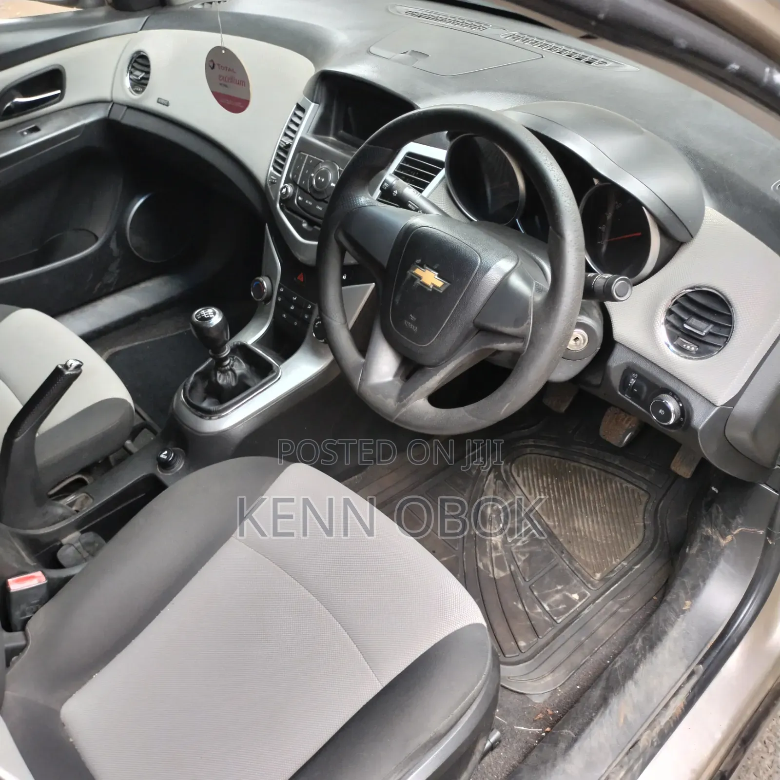 Chevrolet Cruze 1.6 Hatchback 2012 Gold