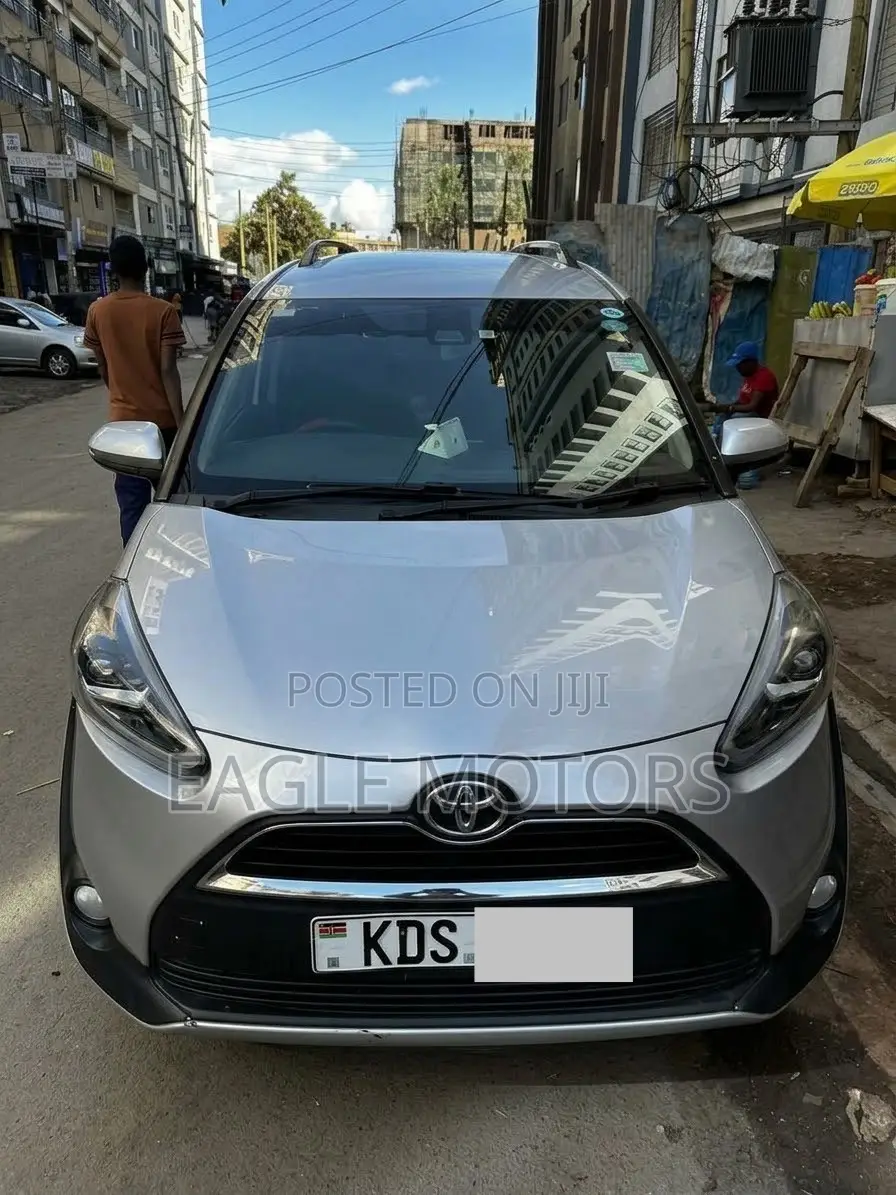Toyota Sienta 1.5 FWD 2016 Silver