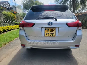 Toyota Corolla Fielder 2017 Silver