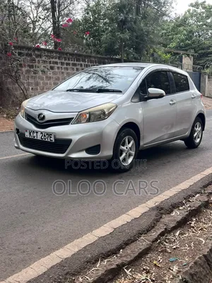 Toyota Vitz 2011 Silver