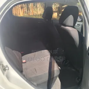 Toyota Vitz 2011 Silver