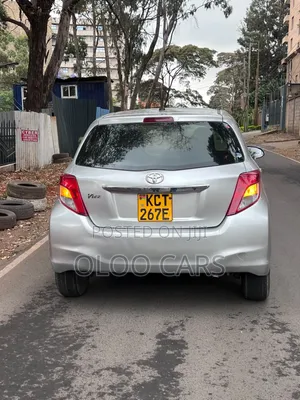 Toyota Vitz 2011 Silver