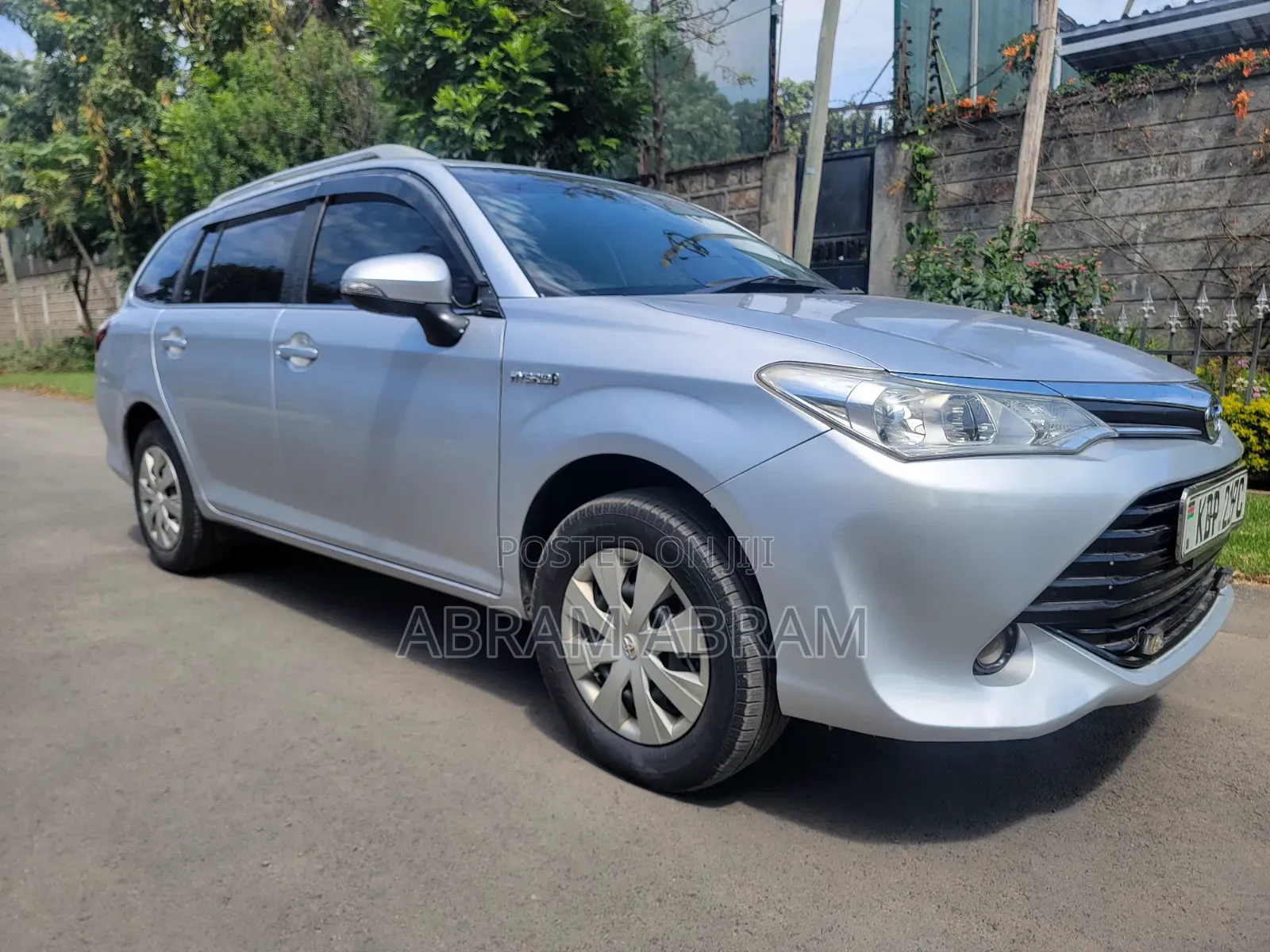 Toyota Corolla Fielder 2017 Silver