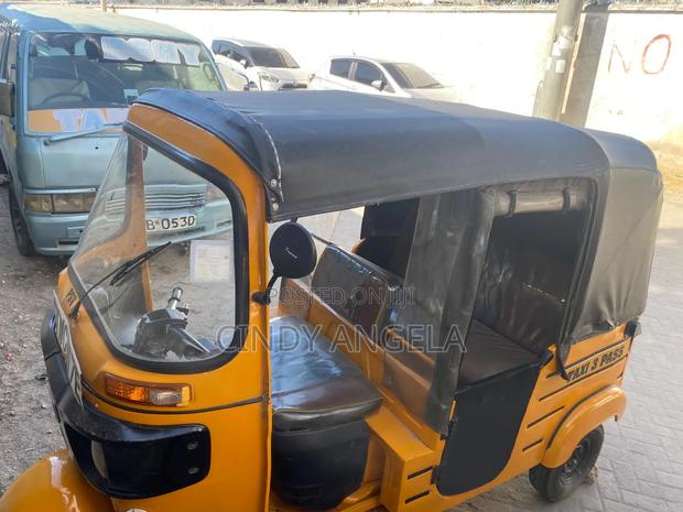 Bajaj RE 2024 Yellow - thumbnail 4