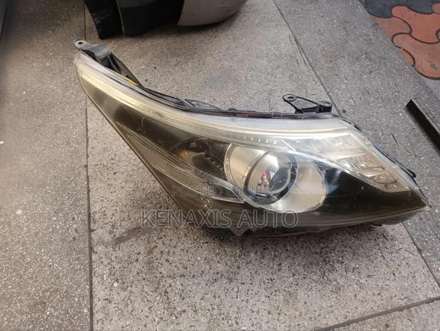 Avensis Xenon Headlight - main view