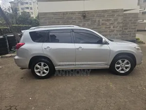 Toyota Vanguard 2012 Silver