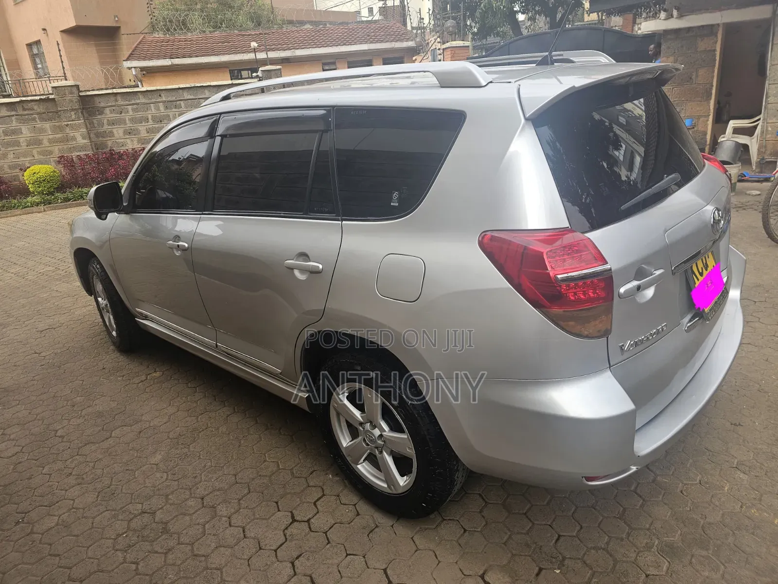 Toyota Vanguard 2012 Silver