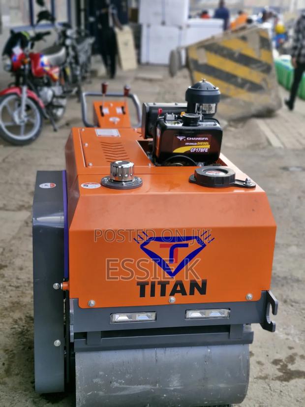 Road Roller 2.5tonnes Titan - thumbnail 2