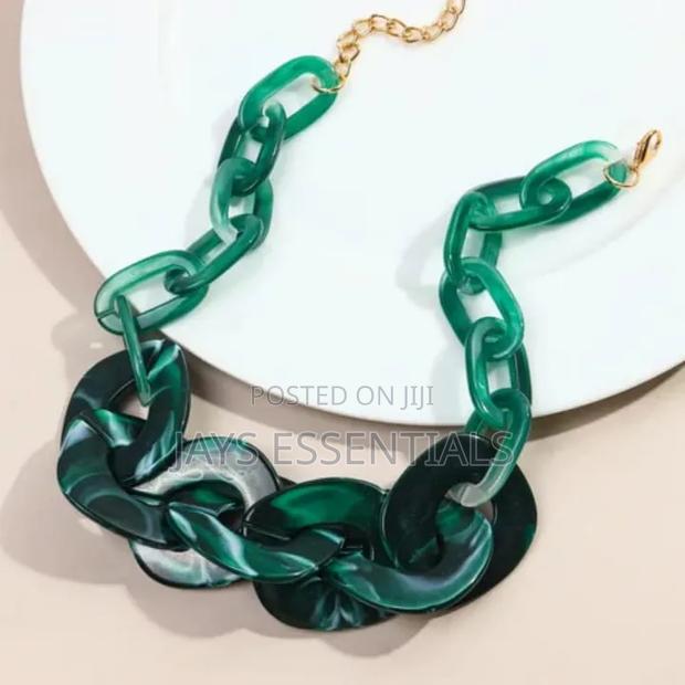Acrylic Curb Chain - thumbnail 2