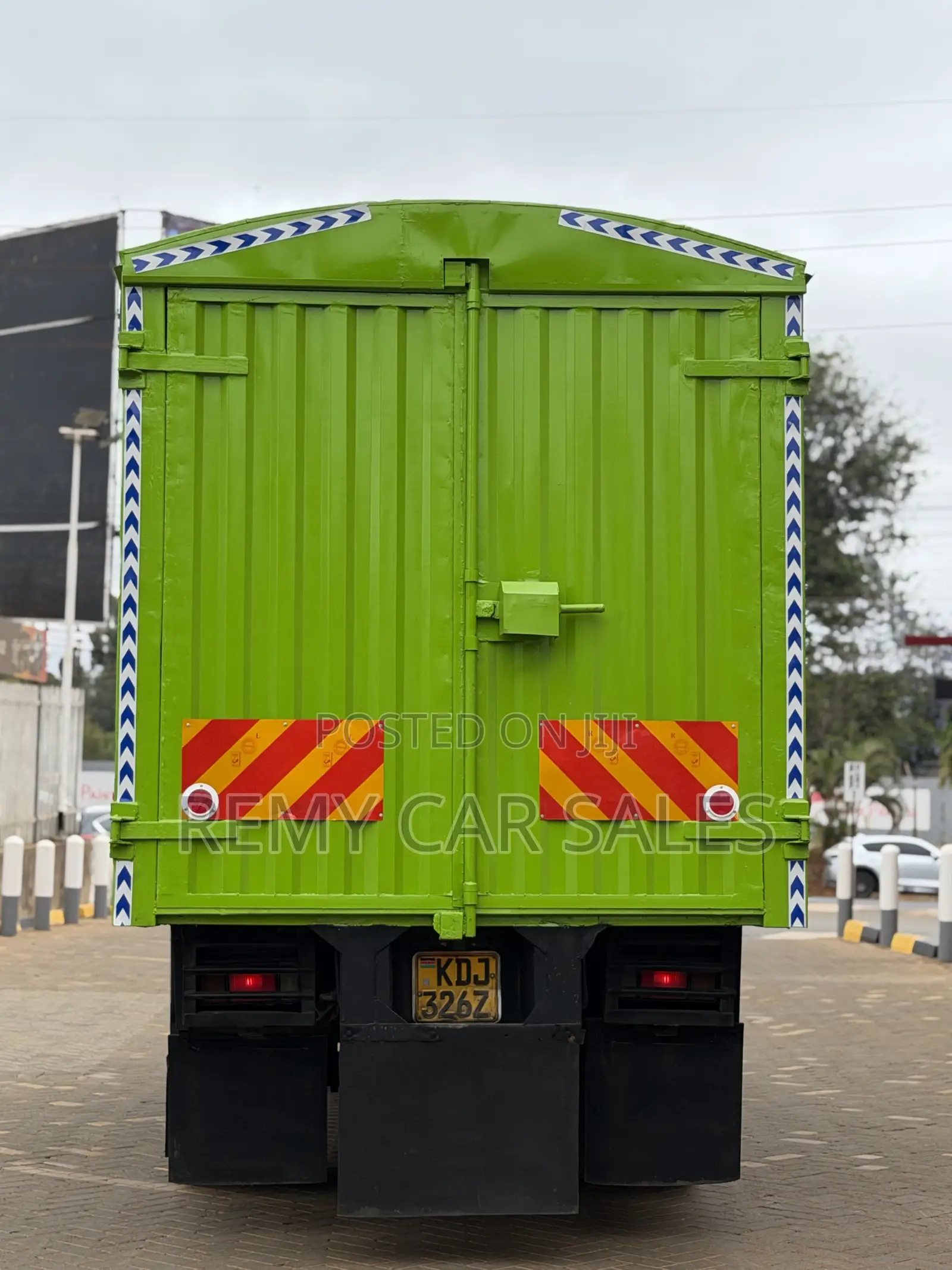 Isuzu NMR 2022 White