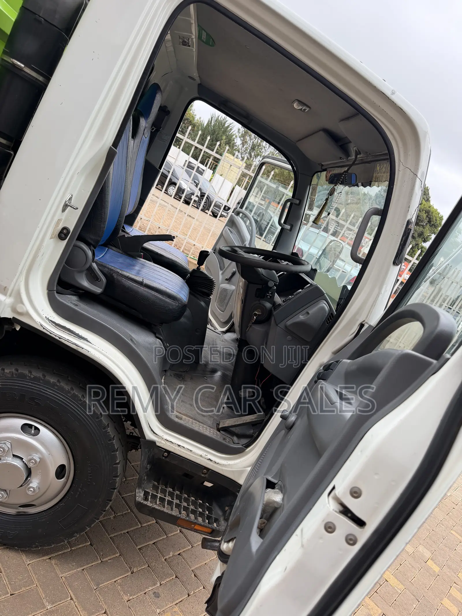 Isuzu NMR 2022 White