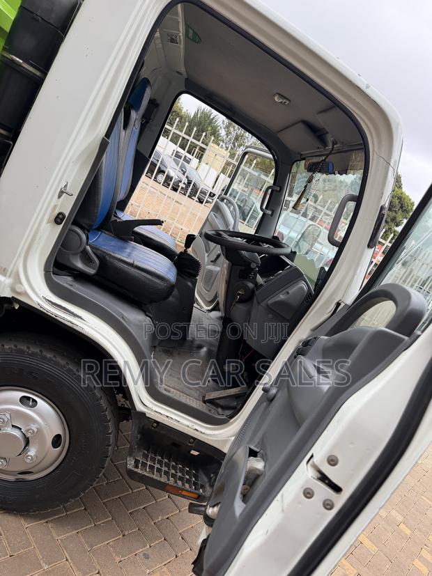Isuzu NMR 2022 White - thumbnail 9