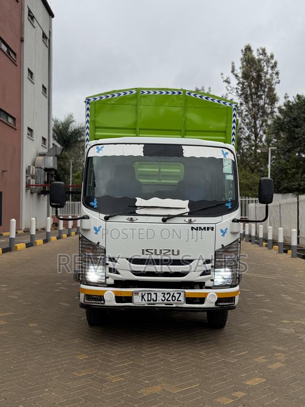 Isuzu NMR 2022 White - main view