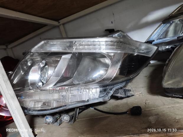 Noah 2018 Headlight - main view