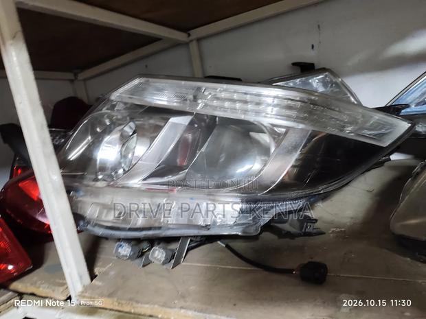 Noah 2018 Headlight - thumbnail 2