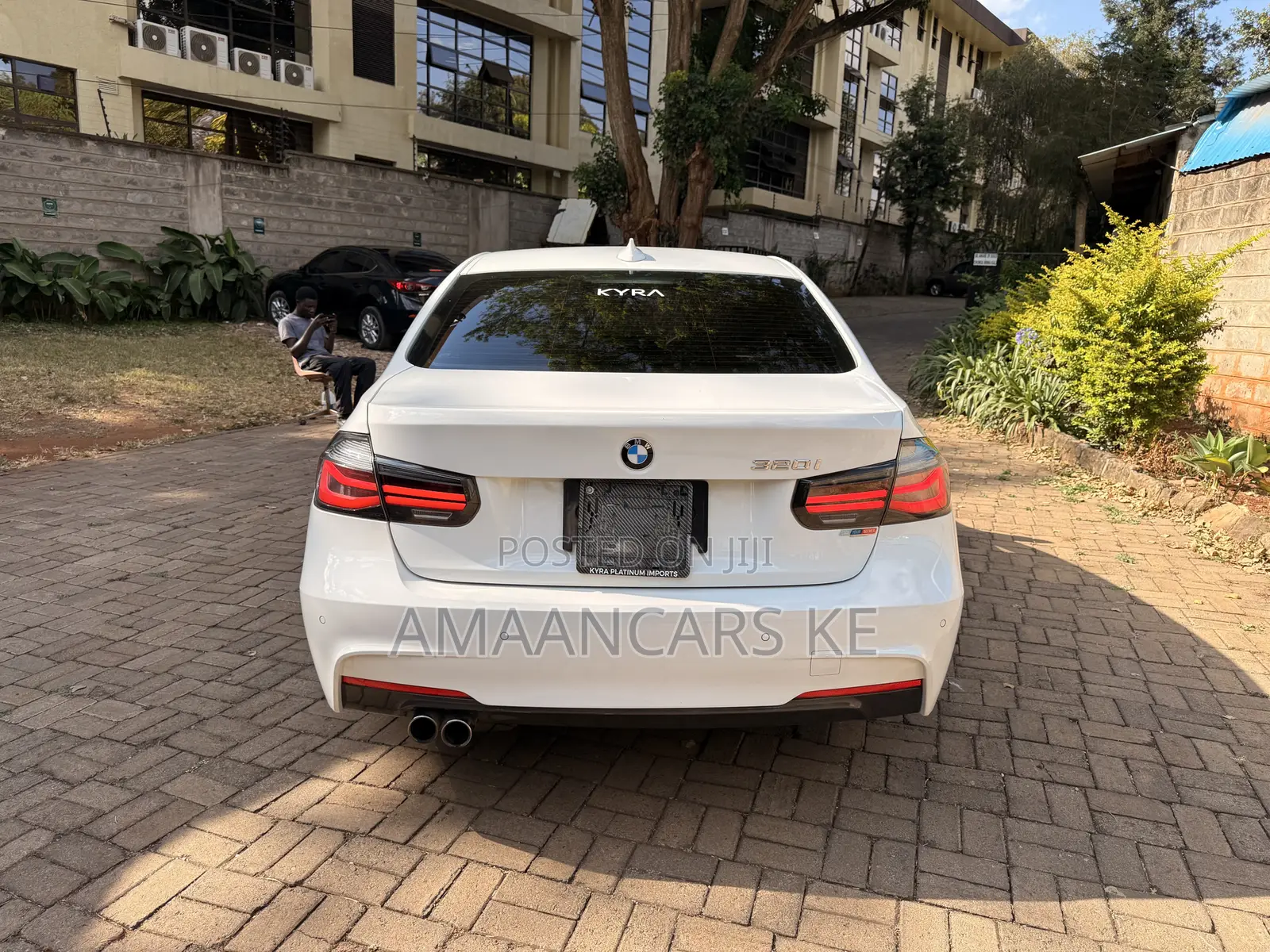 BMW 320i 2019 White
