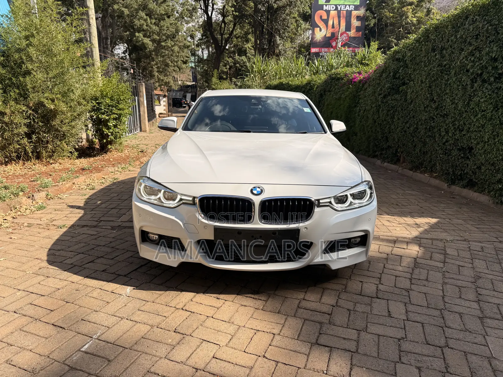 BMW 320i 2019 White