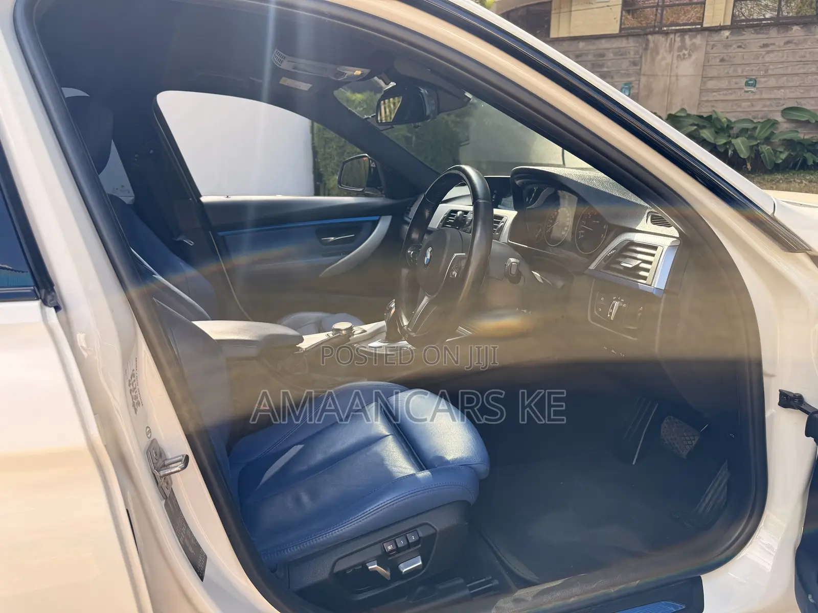 BMW 320i 2019 White