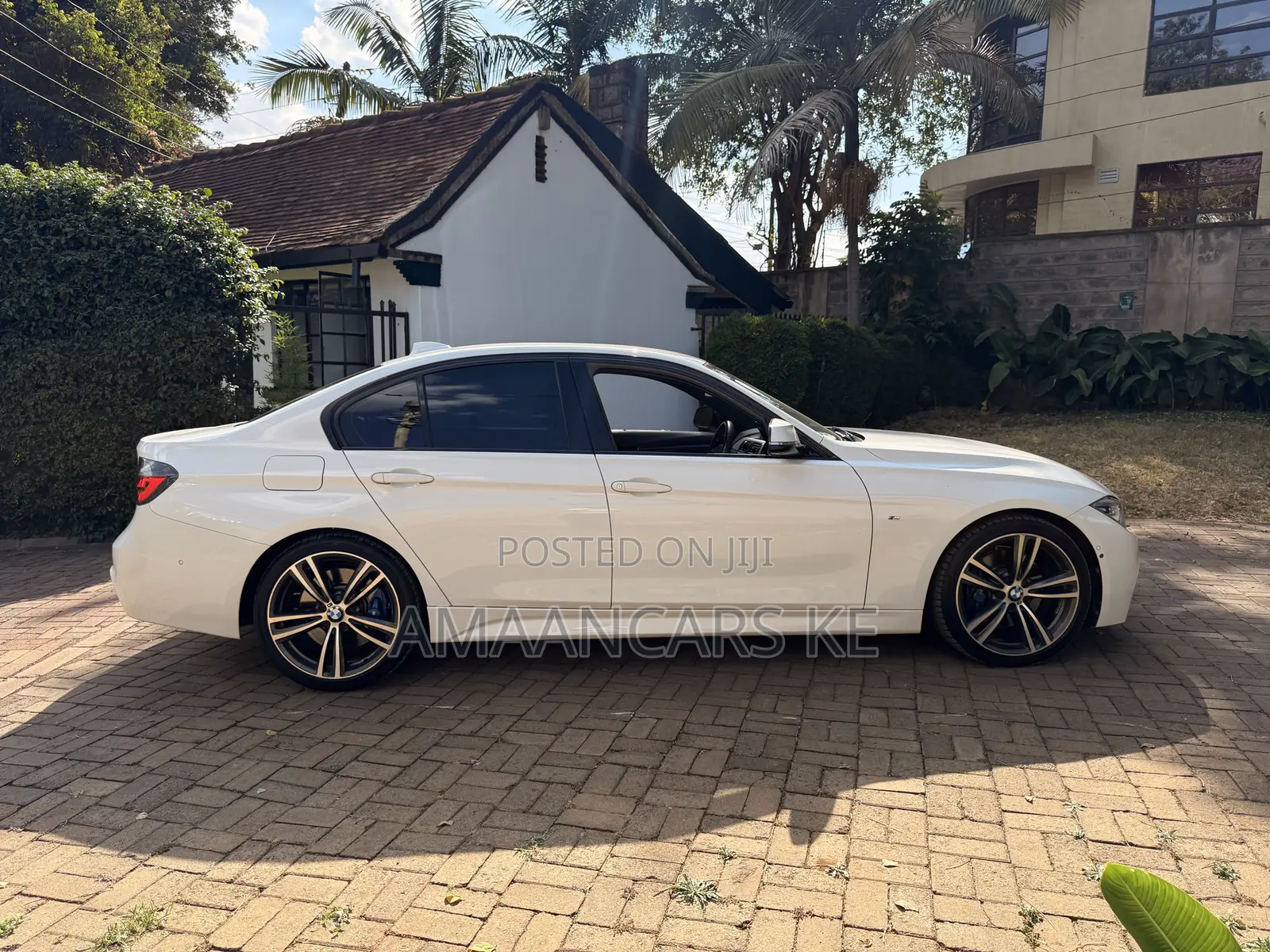 BMW 320i 2019 White