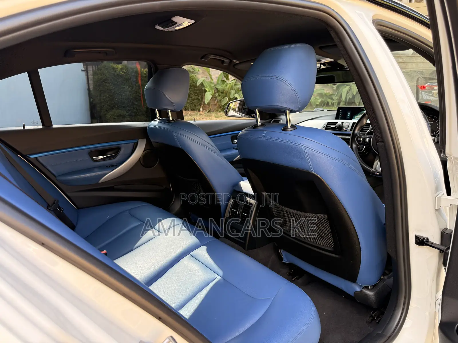 BMW 320i 2019 White