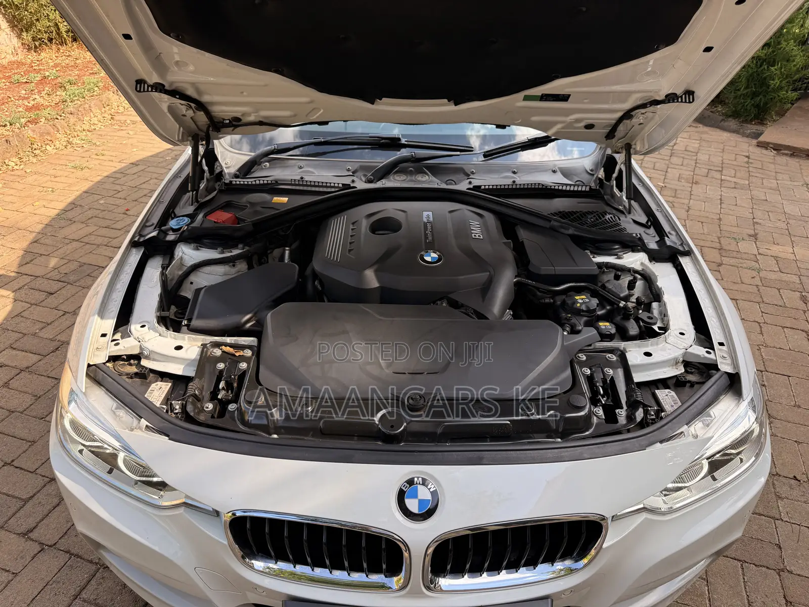 BMW 320i 2019 White