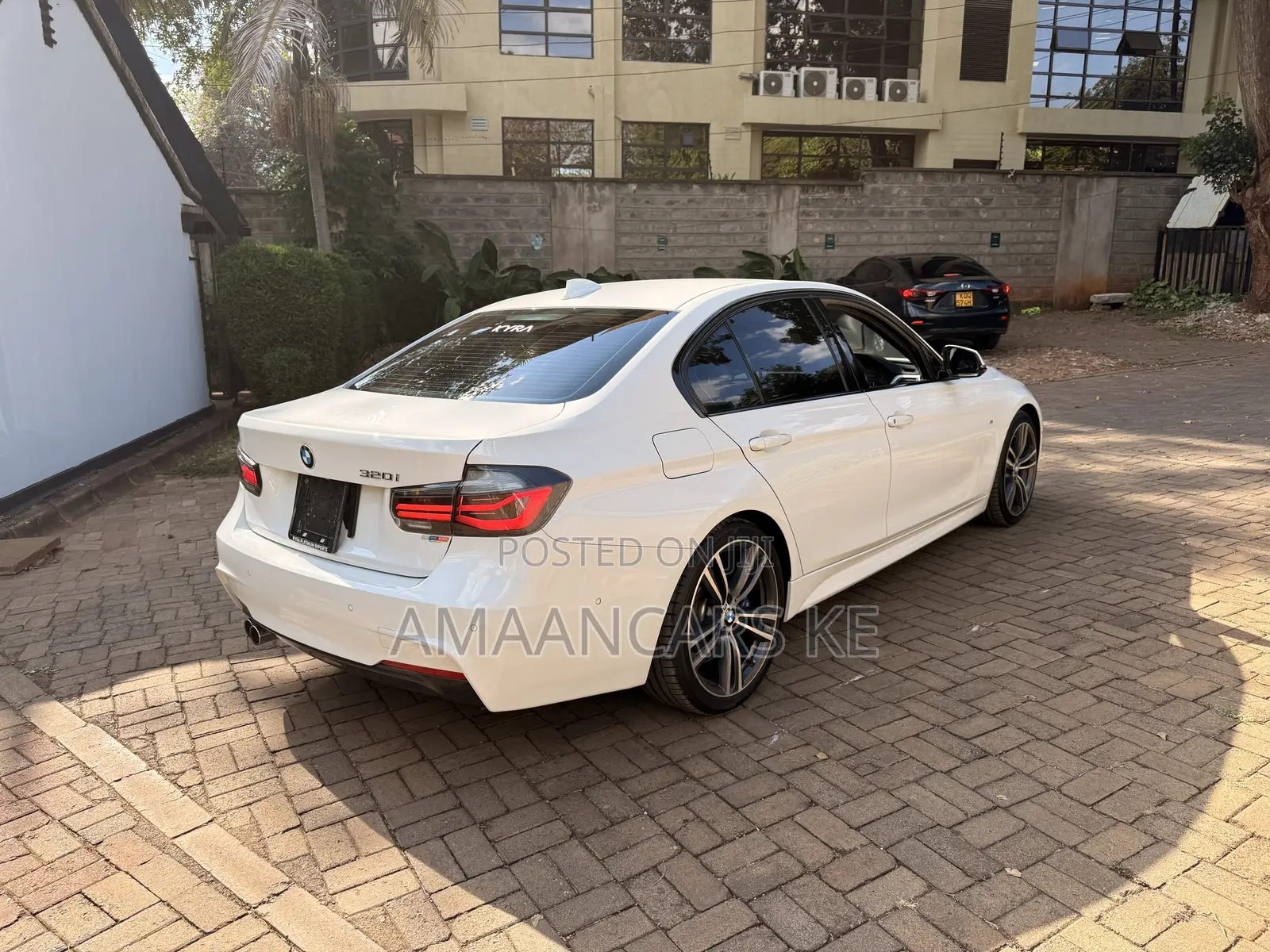 BMW 320i 2019 White