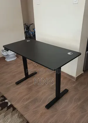 Boss Office Desk ADJUSTABLE HEIGHT