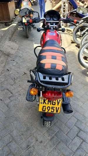 Bajaj Boxer 125 2026 Red
