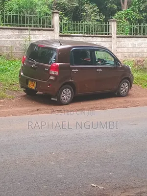 Toyota Porte 2014 Maroon