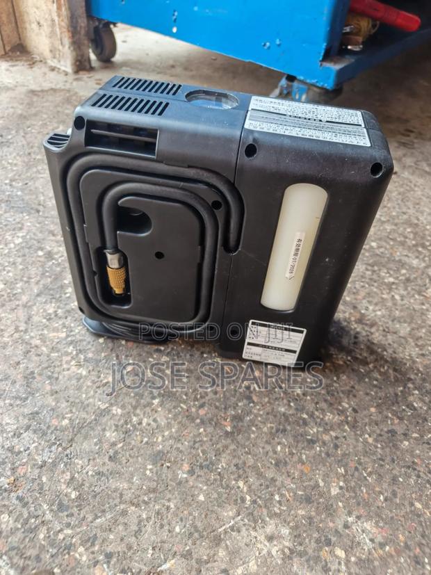 Emergency 12v Tyre Inflator - thumbnail 2