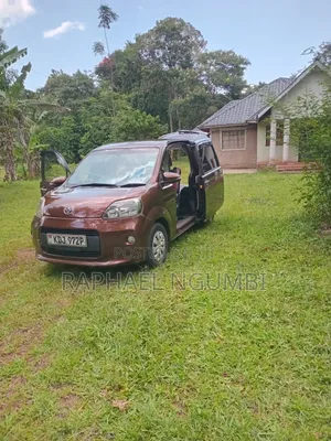 Toyota Porte 2014 Maroon