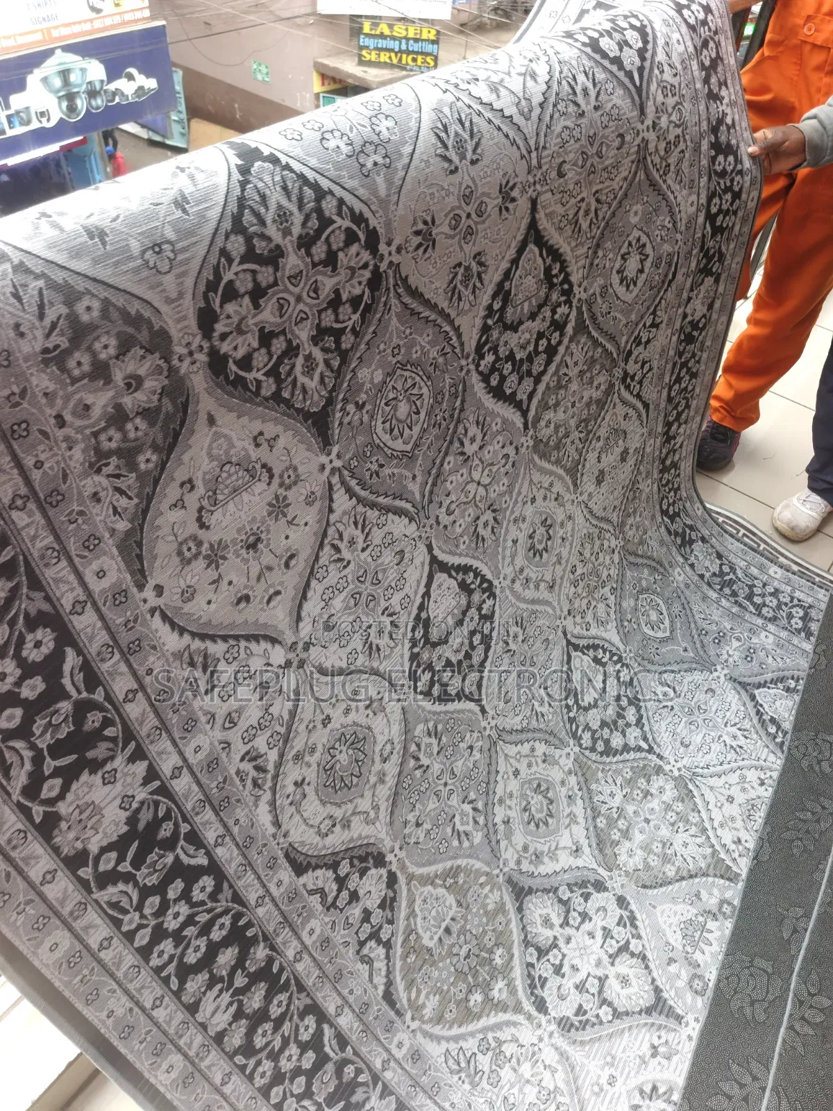 5*8 3D Living Room Carpet - Black & Grey Medallion