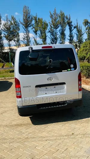 Toyota HiAce 2019 Silver