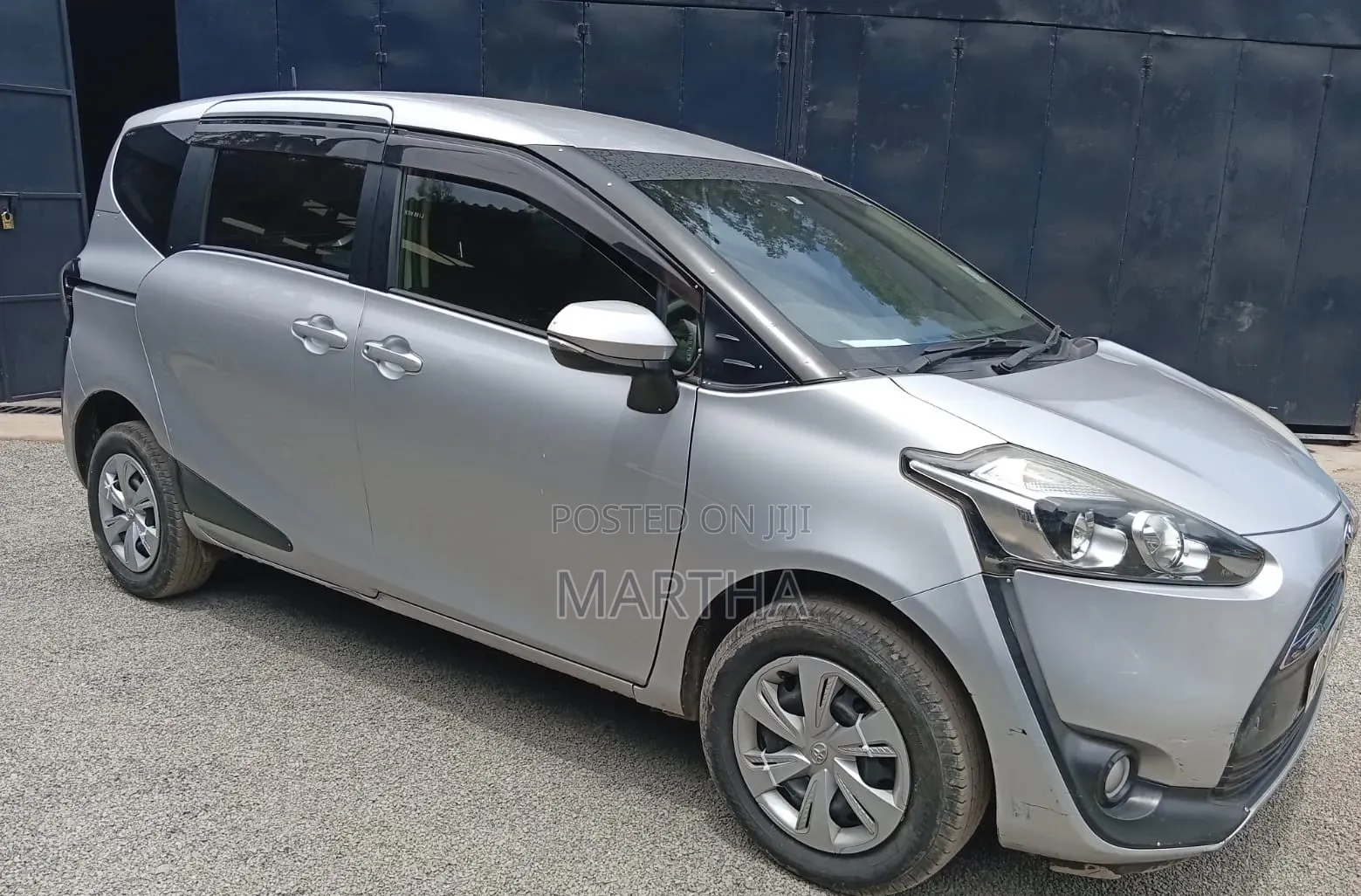Toyota Sienta 2016 Silver