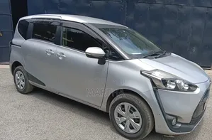 Toyota Sienta 2016 Silver