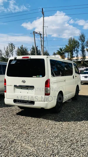Toyota HiAce 2018 White
