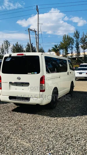 Toyota HiAce 2018 White